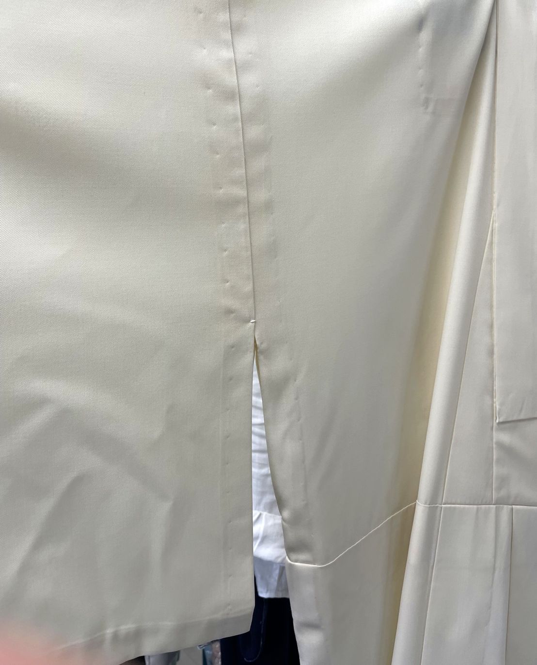 クリーニングとご一緒に：背縫いのほつれ直し